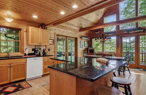 Hayward Cabin | Log Cabin on Big Round