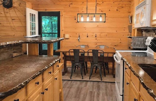 Mancelona Cabin | Log Cabin Sleeps 10 | Pool Pass | Golf + Ski