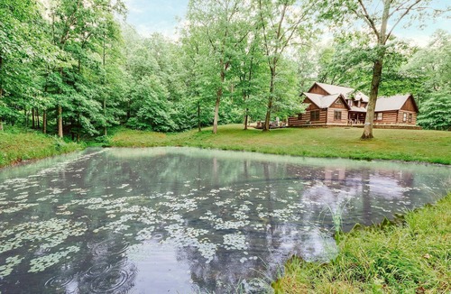 Nashville Cabin | Log cabin with hot tub, 1.5 miles from Nashville!