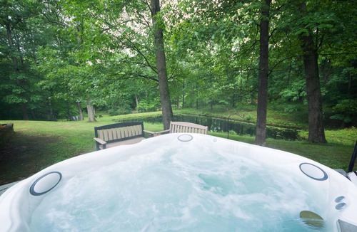 Nashville Cabin | Log cabin with hot tub, 1.5 miles from Nashville!