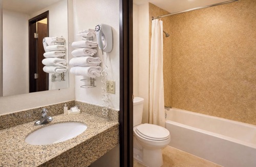 Sidney Hotel | Lone Tree Inn