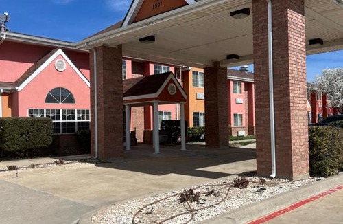 Amarillo Hotel | Longhorn Inn & Suites