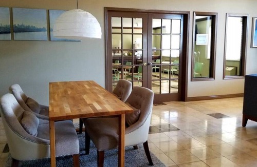 Castle Rock House | Look No More! Free Breakfast, Pet-Friendly, Shop at Castle Rock Outlet Mall