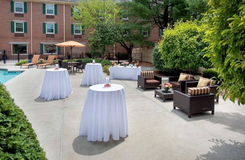 Woburn House | Look No More! FREE Parking, Pets Allowed, Close to USS Constitution Museum!