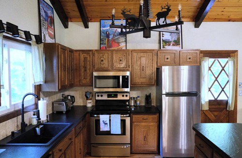 Jackson Ski Chalet | Loose Moose Lodge – Family chalet, fireplace, ski!