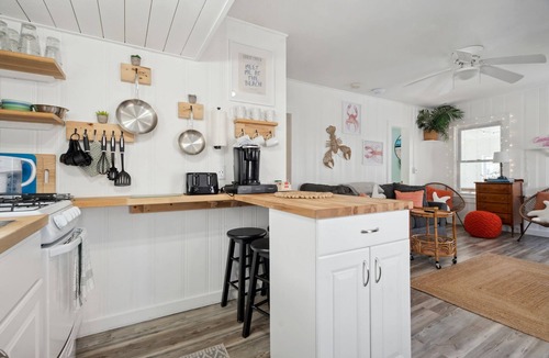 Hampton House | Lorraine's Landing | 2 Min to Beach | Pet-Friendly