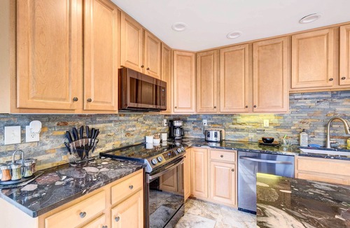 Harrods Creek House | Louisville Area Home: Deck, Fire Pit, Creek!