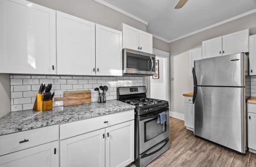 Saint Joseph House | Louisville Haven With BBQ Fire Pit & Private Yard