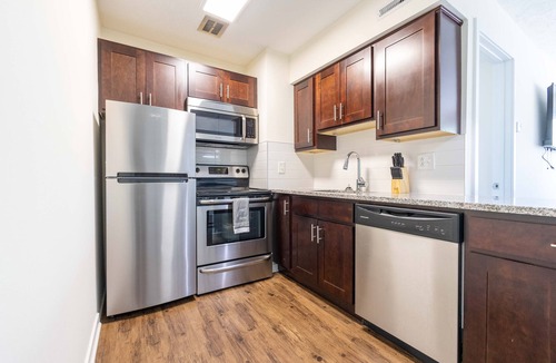 Lakewood Apartment | Lovely 1 Bed Unit w/Free Parking on the Premises