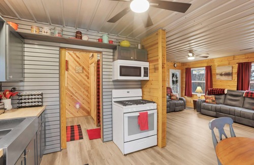 Carbon Hill Cabin | Lovely 1-bedroom cabin with AC in Southeast Ohio