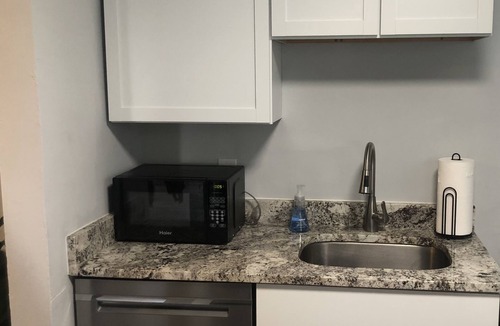 Groesbeck Apartment | Lovely 2-bdrm Charm Central Area w/Free Parking