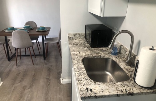 Groesbeck Apartment | Lovely 2-bdrm Charm Central Area w/Free Parking