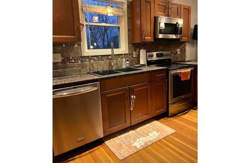 Providence House | Lovely 2-bedrooms rental unit with free parking.