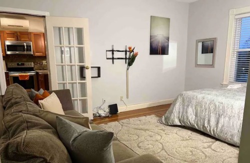 Providence House | Lovely 2-bedrooms rental unit with free parking.