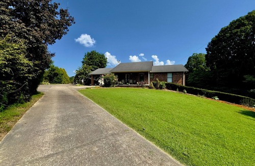 Halfway Cottage | Lovely 2-bedroom cottage if you enjoy relaxing after a full day of fun.