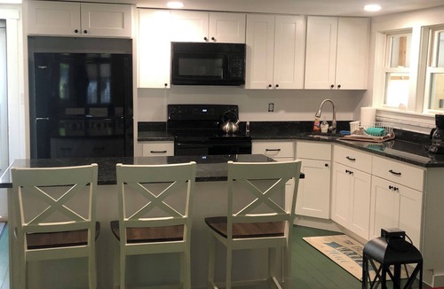Gray Cottage | Lovely 2-bedroom cottage with AC in Police Man's Cove