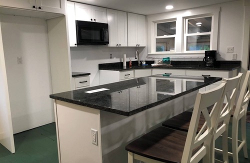 Gray Cottage | Lovely 2-bedroom cottage with AC in Police Man's Cove
