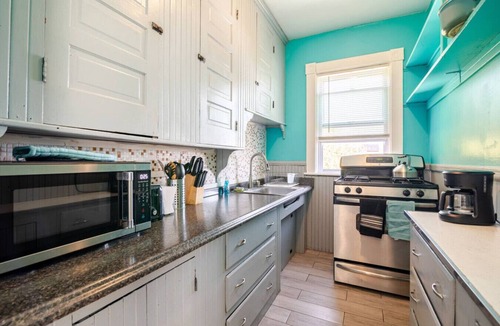 New Bedford Apartment | Lovely 3 bedroom apartment 3rd floor