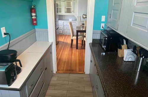 New Bedford Apartment | Lovely 3 bedroom apartment 3rd floor