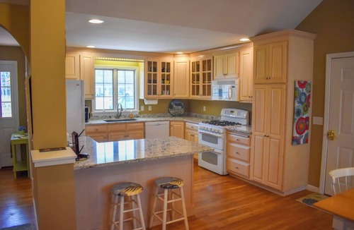Harwich House | Lovely 3 bedroom home, just a 2 minute walk to Long Pond.