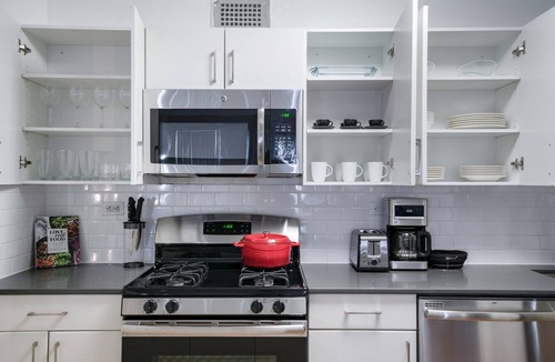 West End Apartment | Lovely Beacon Hill 2BR w/Great Views, Gym + Doorman by Blueground