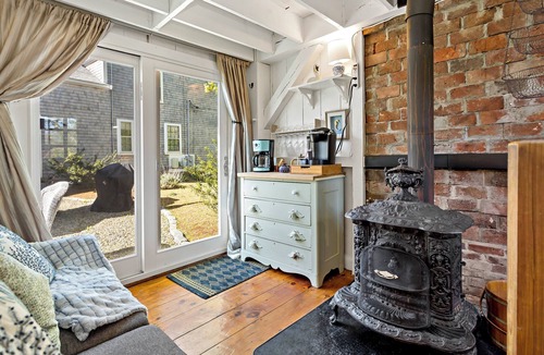 West Barnstable Cottage | Lovely Carriage House w/Spa Near Beach, Pets Welcome!