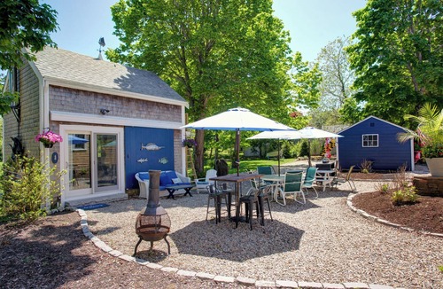 West Barnstable Cottage | Lovely Carriage House w/Spa Near Beach, Pets Welcome!