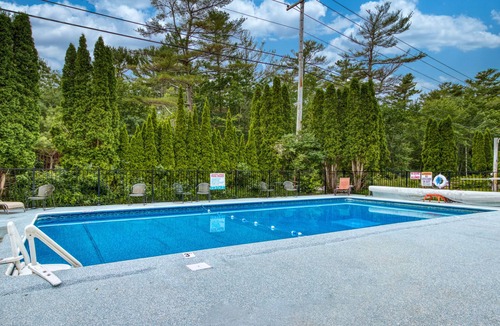 Kennebunk Cottage | Lovely cottage w/ cable TV and community pool - walk to beach, dogs ok!