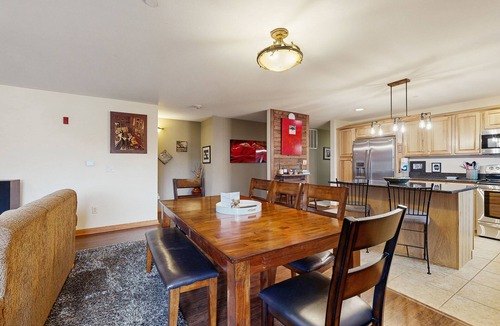Arkdale Condo | Lovely home overlooking golf course with WiFi, AC, pool, hot tub - near lake