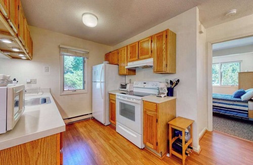 Brewster House | Lovely home w/free WiFi/spacious patio/spiral staircase - near shops/restaurants
