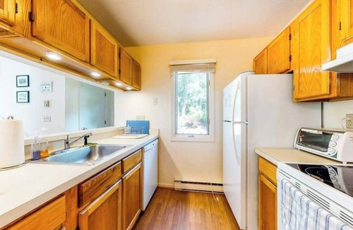 Brewster House | Lovely home w/free WiFi/spacious patio/spiral staircase - near shops/restaurants