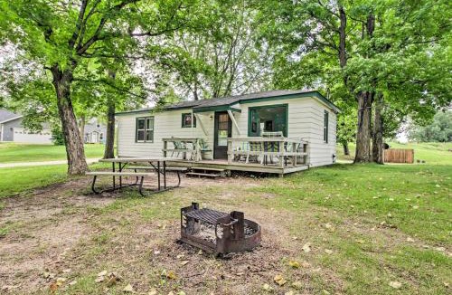 Dent House | Lovely Lake Cabin: Boat Rentals & On-Site Bar