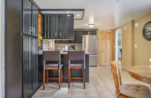 Suttons Bay House | Lovely Lakehouse by Grand Traverse Bay. Pet Friendly!