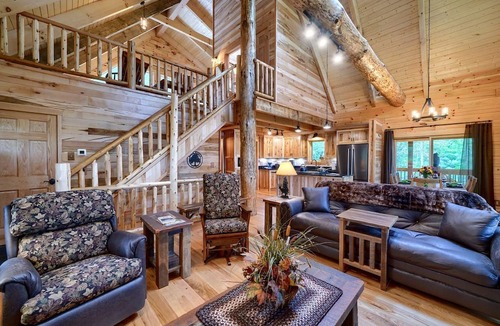 Logan House | Lovely Logan Log Cabin Retreat for Family and Group Glamping in Ohio