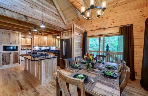 Logan House | Lovely Logan Log Cabin Retreat for Family and Group Glamping in Ohio