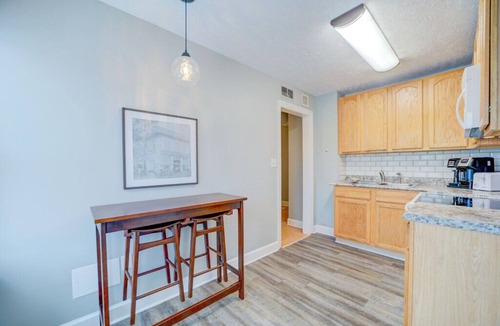 Beachwood-Bluffton Apartment | Lovely Mid-Century Modern - Apt B
