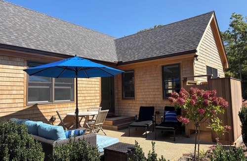 Edgartown Cottage | Lovely one bedroom cottage for a relaxing vineyard getaway.