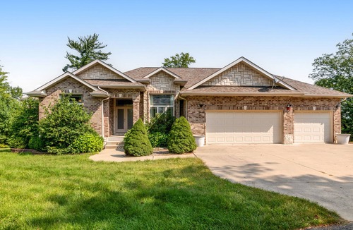 Lyndon Station House | Lovely river-view retreat with big yard, deck, & patio - dog-friendly