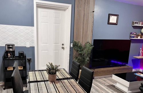 Whitman House | lovely space 10 minutes to local store, library and community park.