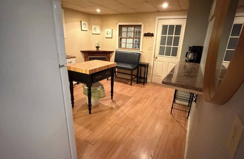 Arundel Apartment | Lovely studio in tranquil Arundel perfect for getaway