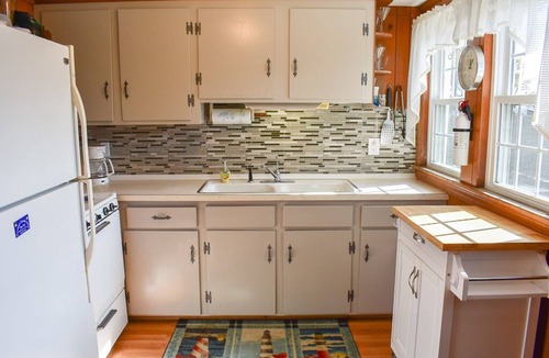 Dennis Port House | Lovely three bedroom home located only .2 miles away from Glendon Road Beach