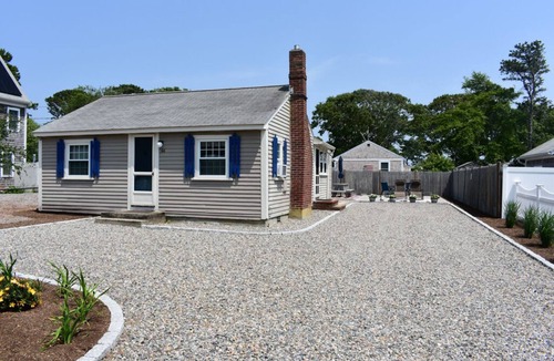 Dennis Port House | Lovely three bedroom home located only .2 miles away from Glendon Road Beach