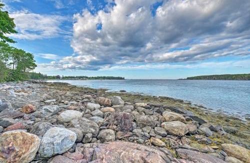 Owls Head House | Lovely Waterfront Owls Head Home w/Own Beach