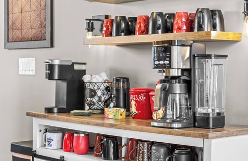 Nashville Condo | Lucy's Lakehouse 2 King Master Suites, Coffee Bar Near Broadway & BNA