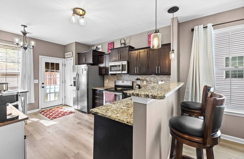 Nashville Condo | Lucy's Lakehouse 2 King Master Suites, Coffee Bar Near Broadway & BNA