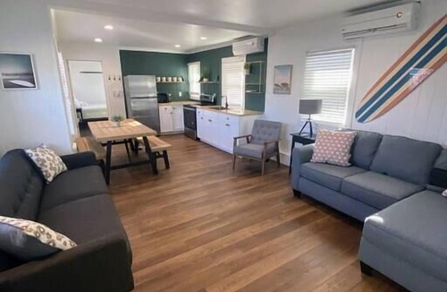 Ludington Apartment | Ludington Ave Suite 1- blocks from downtown!
