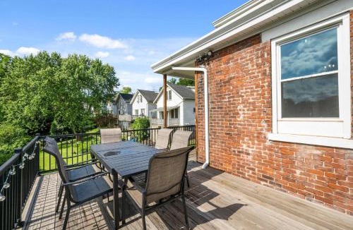 Ludlow House | Ludlow Lodge with City Views