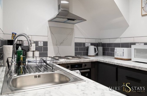 Durham Apartment | Luke Stays -West view