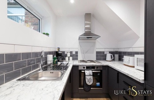 Durham Apartment | Luke Stays -West view