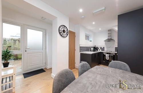 Durham Apartment | Luke Stays -West view